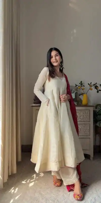 LG 2016 Off White in Chinon Lace Border & Lace Work Gown . Introductory Price ₹1849. Delivery 4-6 Working Days. Shop now. | Bollywood Gowns, Creative Gowns, Designer Gowns, Embroidered Gowns, Gowns, Party Wear Gowns