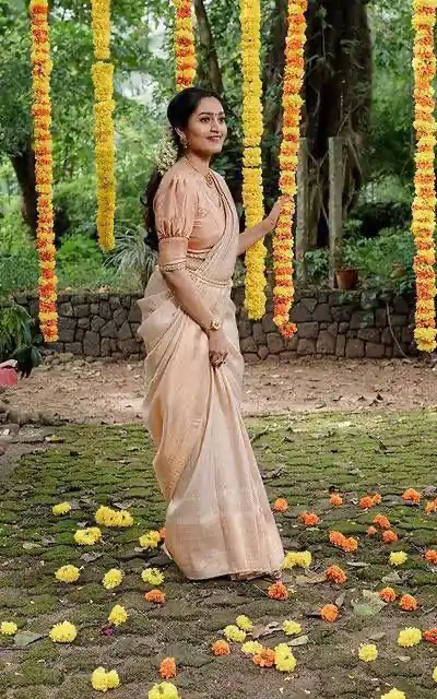 KP 4040 Off White Soft Lichi Silk Saree Perfect for Wedding, Party, Ethnic Day, Raksha Bandhan, Temple Visit Exclusive Offer ₹1299. Delivery 4-6 Working D | Creative Sarees, Embroidered Sarees, Bollywood Sarees, Designer Sarees, Ethnic Saree, Modern Digital sarees, Party Wear Sarees, Sarees