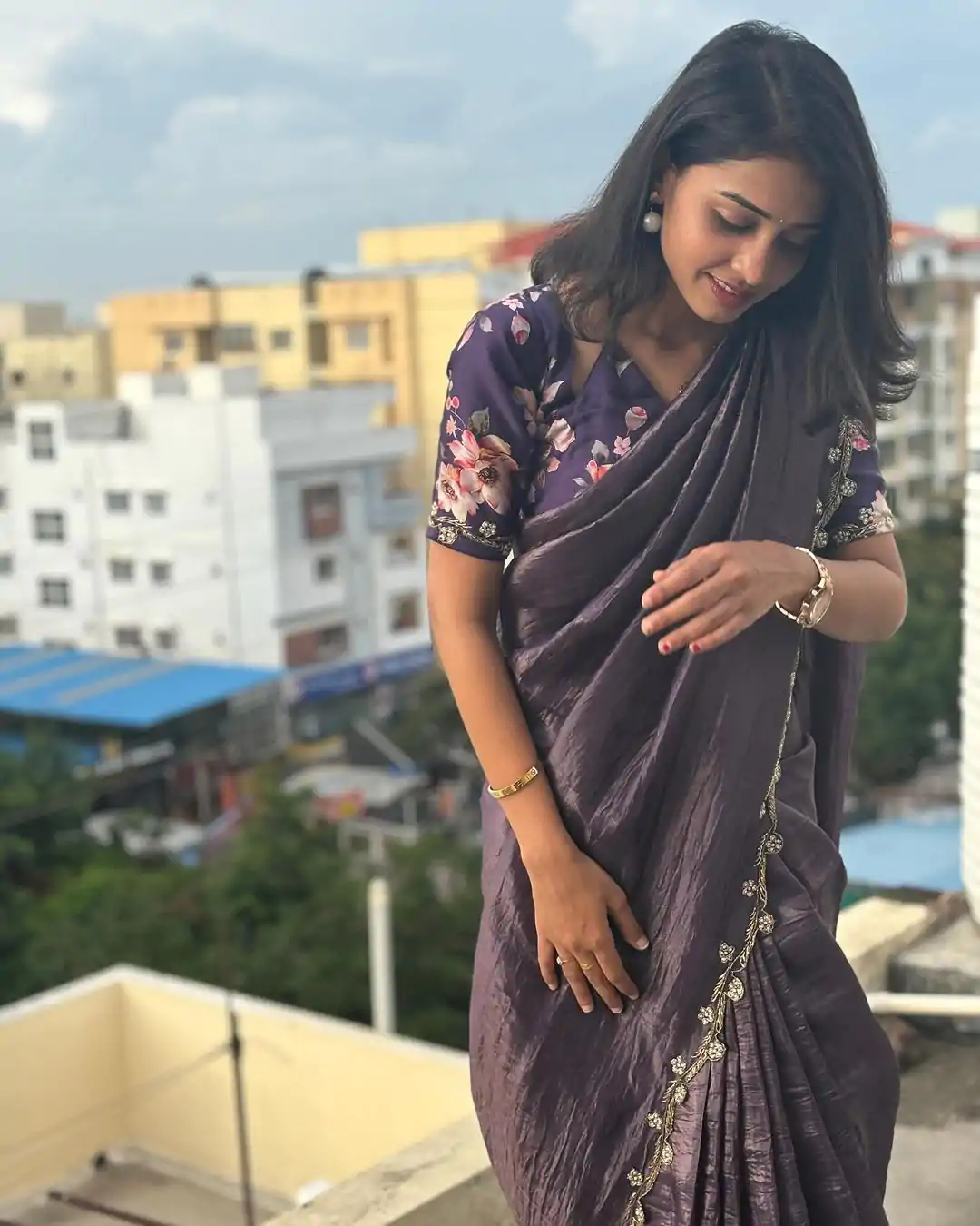 AC Gold Crush Purple Gold Crush with Lace Border & Lace Work Saree . Festive Deal ₹2599. Delivery 4-6 Working Days. Shop now. | Creative Sarees, Embroidered Sarees, Bollywood Sarees, Designer Sarees, Ethnic Saree, Modern Digital sarees, Party Wear Sarees, Sarees