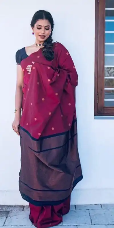 KP 5000 Red Soft Lichi Silk Saree with Designer Work. Wedding, Party, Festive, Events, Now at just ₹1249. Delivery 4-6 Working Days. Shop now. | Embroidered Sarees, Bollywood Sarees, Creative Sarees, Designer Sarees, Ethnic Saree, Modern Digital sarees, Party Wear Sarees, Sarees