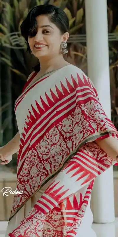 BT 433 Red Soft Cotton with Lace Work & Digital Print Saree . Exclusive Offer ₹1449. Delivery 4-6 Working Days. Shop now. | Creative Sarees, Embroidered Sarees, Bollywood Sarees, Designer Sarees, Ethnic Saree, Modern Digital sarees, Party Wear Sarees, Sarees