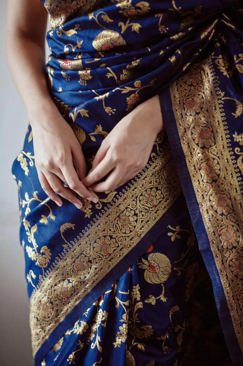 KP 1029 Royal Blue Soft Banarsari Silk Saree Perfect for Wedding, Party, Lohri, Eid, Reception – . Available at ₹1549 only. Delivery 4-6 Working | Creative Sarees, Embroidered Sarees, Bollywood Sarees, Designer Sarees, Ethnic Saree, Modern Digital sarees, Party Wear Sarees, Sarees