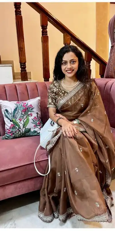 AC MAGIC CIRCLE Brown Soft Organza Saree Perfect for Wedding, Party, Haldi, Festival Celebrations, Diwali – . Grab it for ₹2099. Delivery 4-6 Working Days | Creative Sarees, Embroidered Sarees, Bollywood Sarees, Designer Sarees, Ethnic Saree, Modern Digital sarees, Party Wear Sarees, Sarees