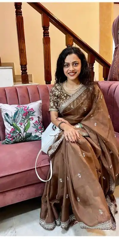 AC MAGIC CIRCLE Brown Soft Organza Saree Perfect for Wedding, Party, Haldi, Festival Celebrations, Diwali – . Grab it for ₹2099. Delivery 4-6 Working Days | Creative Sarees, Embroidered Sarees, Bollywood Sarees, Designer Sarees, Ethnic Saree, Modern Digital sarees, Party Wear Sarees, Sarees