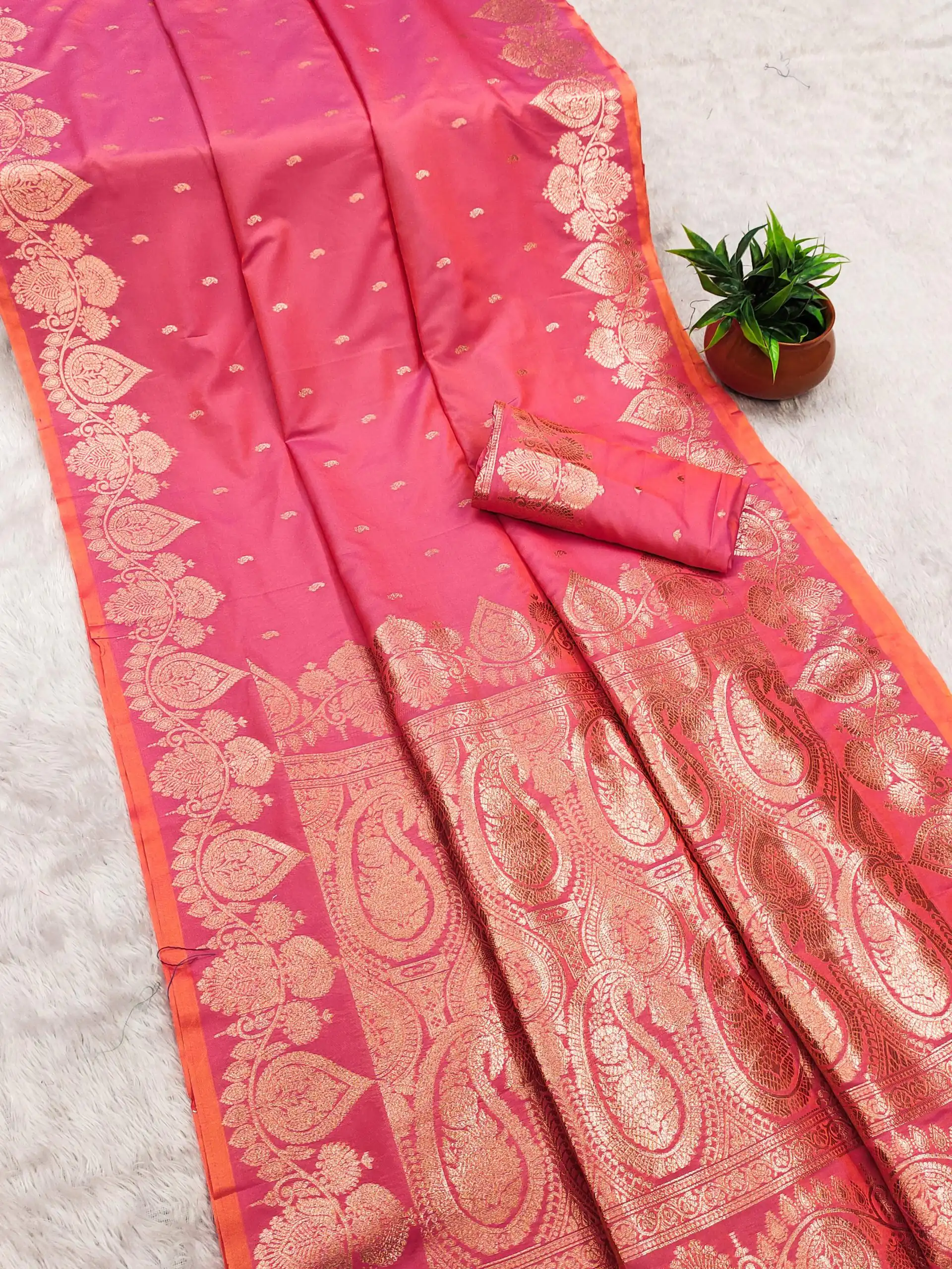 MB 142 Peach Banarasi Silk with Zari Work & Lace Work Saree . Affordable Price ₹1899. Delivery 4-6 Working Days. Shop now. | Creative Sarees, Embroidered Sarees, Bollywood Sarees, Designer Sarees, Ethnic Saree, Modern Digital sarees, Party Wear Sarees, Sarees