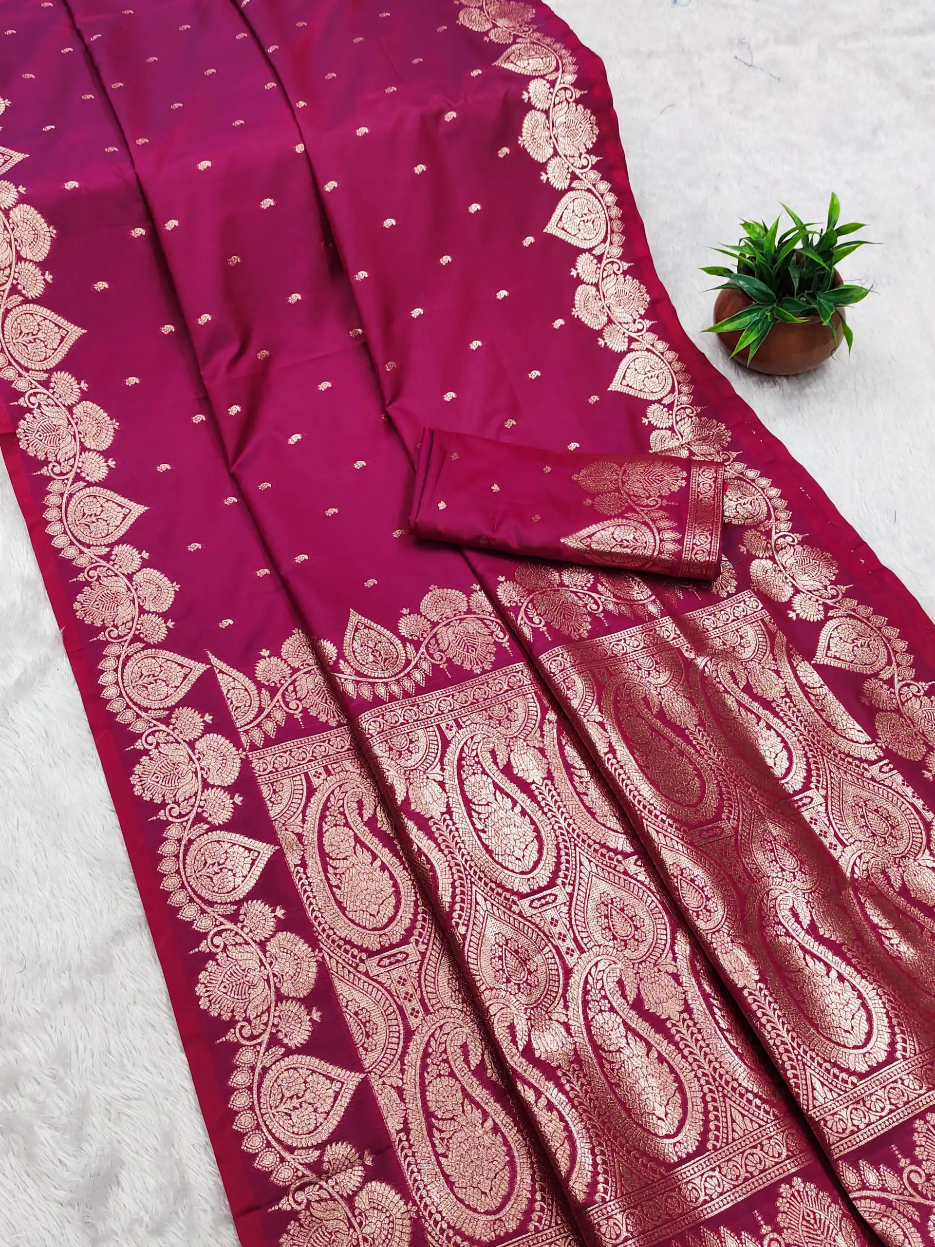 MB 142 Pink Banarasi Silk with Zari Work & Lace Work Saree . Affordable Price ₹1899. Delivery 4-6 Working Days. Shop now. | Creative Sarees, Embroidered Sarees, Bollywood Sarees, Designer Sarees, Ethnic Saree, Modern Digital sarees, Party Wear Sarees, Sarees