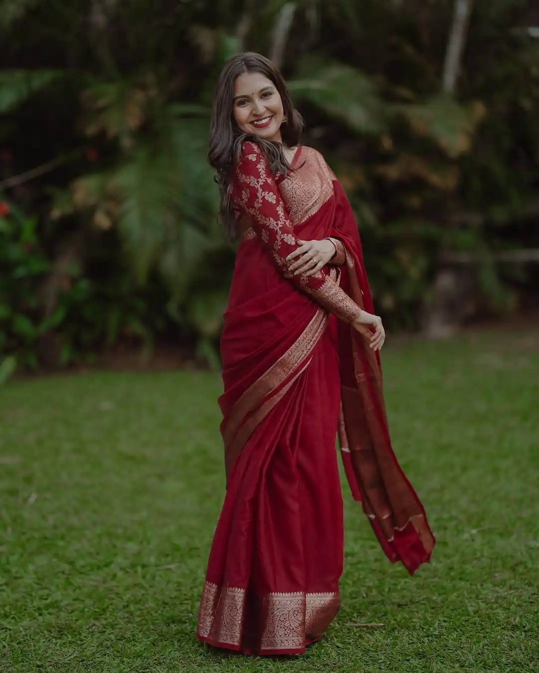KP 6034 Red Soft Lichi Silk Saree with Lace Border & Lace Work. Exclusive Offer ₹1349. Delivery 4-6 Working Days. Shop now. | Creative Sarees, Embroidered Sarees, Bollywood Sarees, Designer Sarees, Ethnic Saree, Modern Digital sarees, Party Wear Sarees, Sarees
