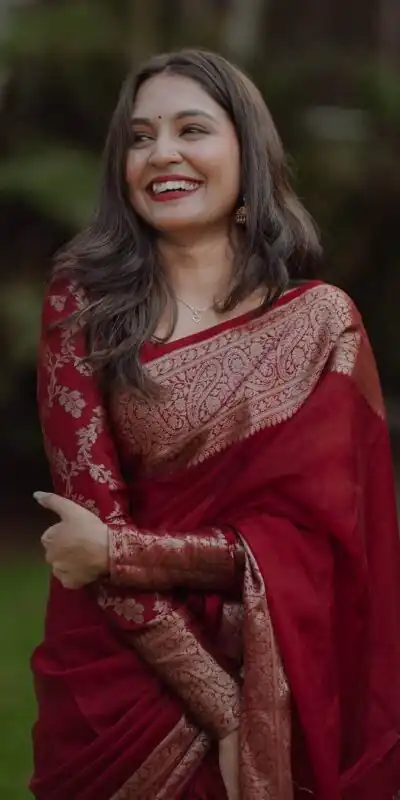 KP 6034 Red Soft Lichi Silk Saree with Lace Border & Lace Work. Exclusive Offer ₹1349. Delivery 4-6 Working Days. Shop now. | Creative Sarees, Embroidered Sarees, Bollywood Sarees, Designer Sarees, Ethnic Saree, Modern Digital sarees, Party Wear Sarees, Sarees