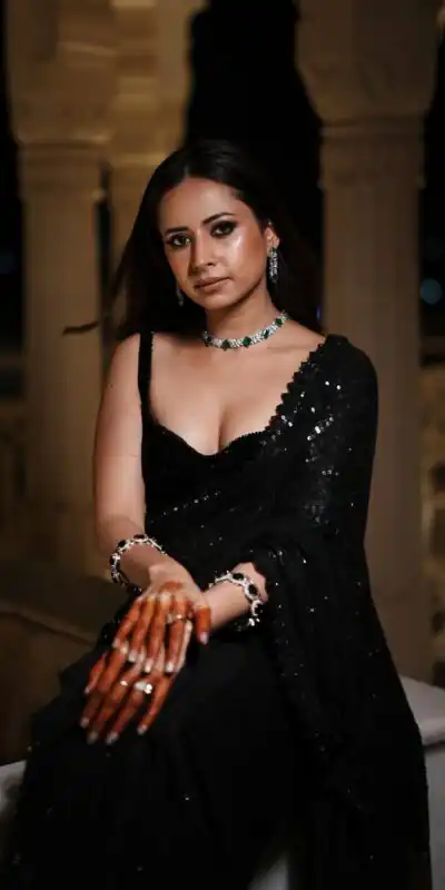 JR 636 Black Color Georgette Saree with Embroidery Work & Lace Work. Special Price ₹1899. Delivery 4-6 Working Days. Shop now. | Creative Sarees, Embroidered Sarees, Bollywood Sarees, Designer Sarees, Ethnic Saree, Modern Digital sarees, Party Wear Sarees, Sarees