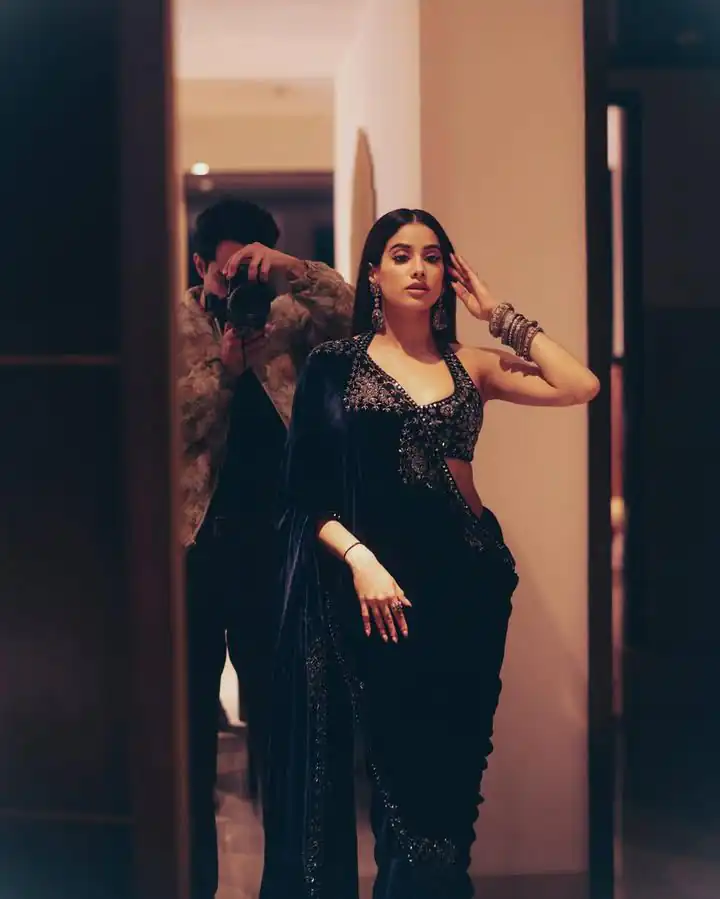 ST 491 Blue Pure 9000 Velvet Saree with Lace Work & Embroidery Work. Affordable Price ₹1999. Delivery 4-6 Working Days. Shop now. | Creative Sarees, Embroidered Sarees, Bollywood Sarees, Designer Sarees, Ethnic Saree, Modern Digital sarees, Party Wear Sarees, Sarees