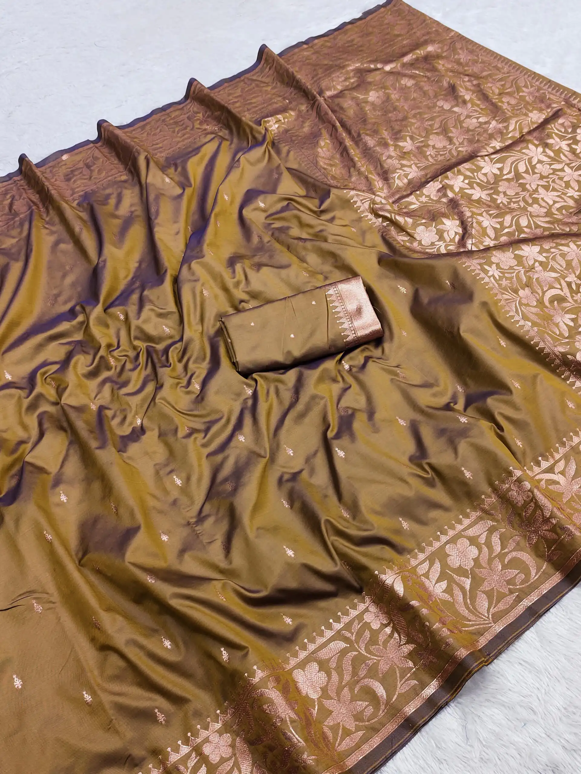 MB 197 Mahendi Color Banarasi Silk Saree with Zari Work & Lace Work. Exclusive Offer ₹1899. Delivery 4-6 Working Days. Shop now. | Creative Sarees, Embroidered Sarees, Bollywood Sarees, Designer Sarees, Ethnic Saree, Modern Digital sarees, Party Wear Sarees, Sarees