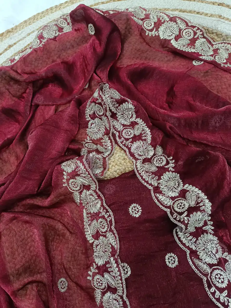 JR 655 Maroon Space Silk Saree Perfect for Wedding, Party, Pooja, Makar Sankranti, Temple Visit – . Affordable Price ₹1999. Delivery 4-6 Working Days | Creative Sarees, Embroidered Sarees, Bollywood Sarees, Designer Sarees, Ethnic Saree, Modern Digital sarees, Party Wear Sarees, Sarees