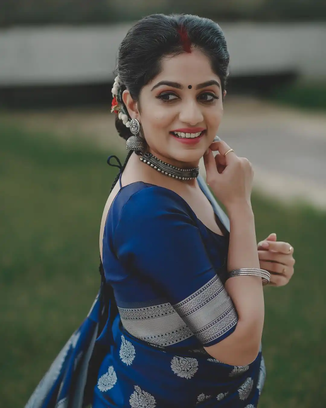 KPR 095 Navy Blue Soft Lichi Silk Saree with Lace Border & Lace Work. Affordable Price ₹1399. Delivery 4-6 Working Days. Shop now. | Creative Sarees, Embroidered Sarees, Bollywood Sarees, Designer Sarees, Ethnic Saree, Modern Digital sarees, Party Wear Sarees, Sarees