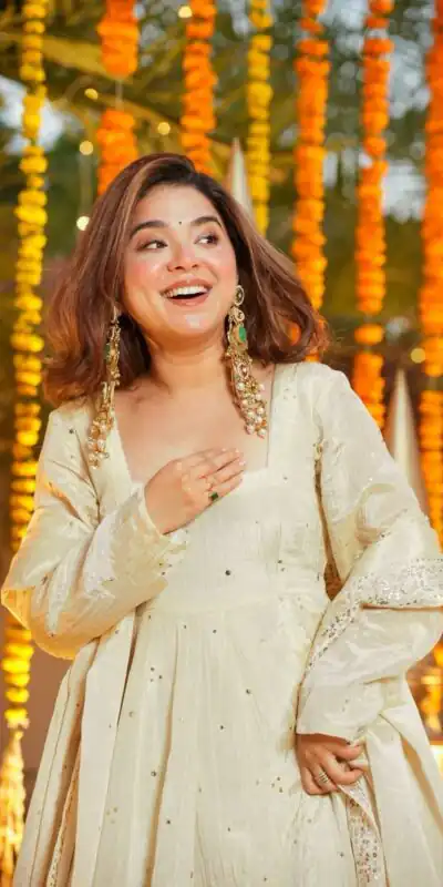 KD 1555 Off White Chinon Silk Gown Perfect for Wedding, Party, Engagement, Lohri, Diwali – . Grab it for ₹2149. Delivery 4-6 Working Days. Shop n | Bollywood Gowns, Creative Gowns, Designer Gowns, Embroidered Gowns, Gowns, Party Wear Gowns