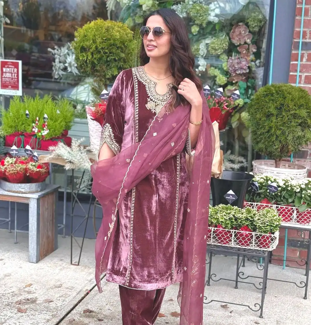 SSR 498 Onion Viscose Velvet Salwar Suit Perfect for Wedding, Party, Mehendi, Ganesh Chaturthi, Makar Sankranti – . Grab it for ₹1949. Delivery 4-6 Work | Casual Suits, Jump Suits, Tops & Bottoms, Track Suits, Trendy Wear, Creative suits, Designer Suits, Palazzo Suits, Party Wear Suits, Patiala Suits, Salwar suit, Straight Suits