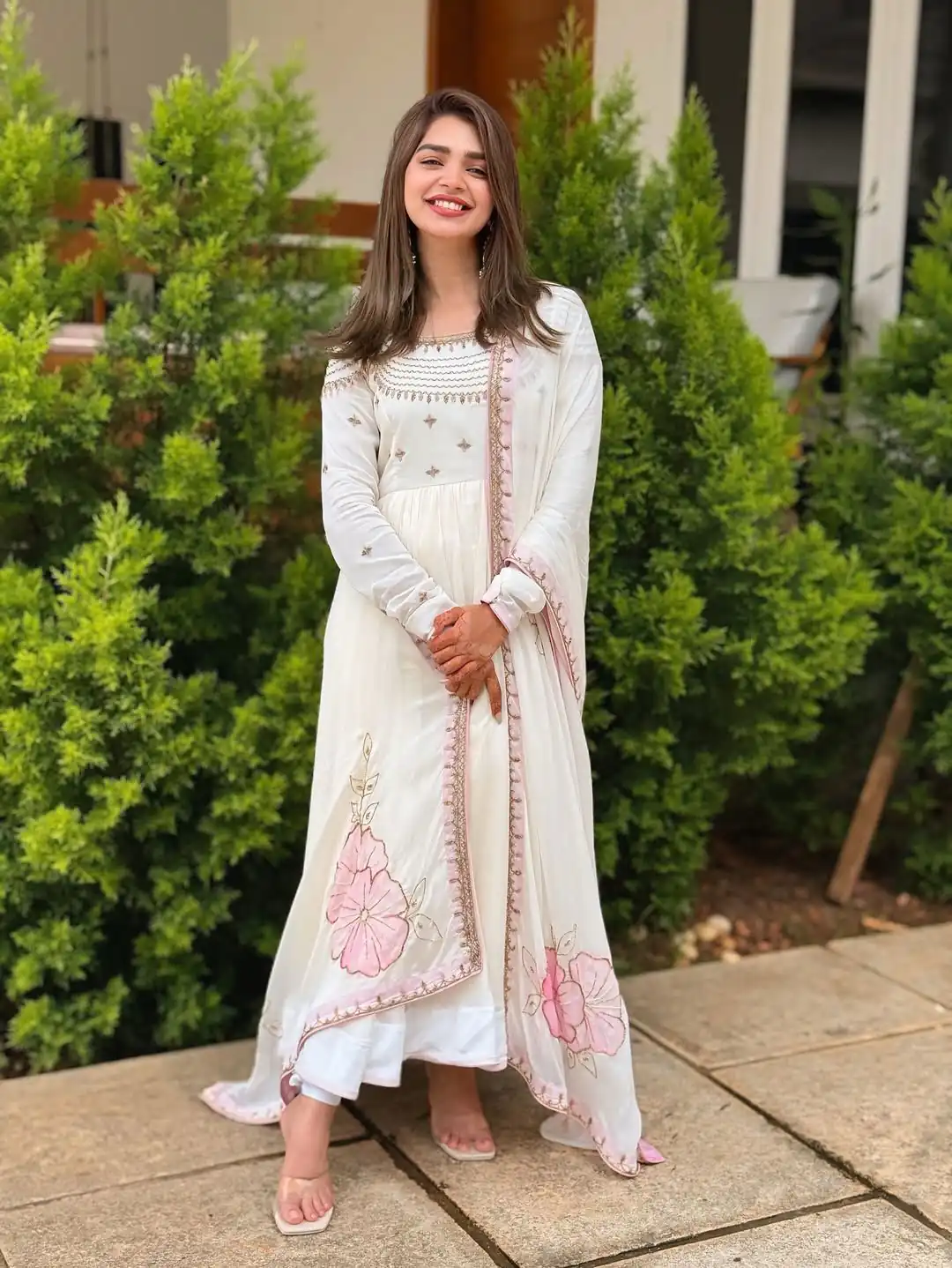 ZF 426 White Georgette Gown Perfect for Wedding, Party, Eid, Festival Celebrations, Haldi – . Introductory Price ₹1849. Delivery 4-6 Working Days. | Bollywood Gowns, Creative Gowns, Designer Gowns, Embroidered Gowns, Gowns, Party Wear Gowns