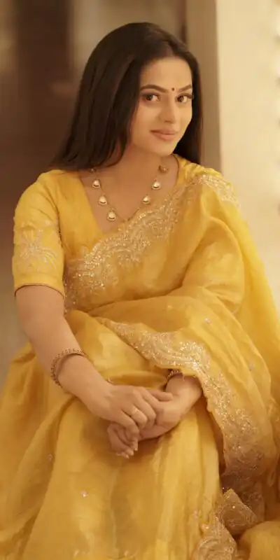 JR 642 Yellow Soft gold crush Saree Perfect for Wedding, Party, Diwali, Pongal, Baisakhi – . Now at just ₹1999. Delivery 4-6 Working Days. Shop now. | Creative Sarees, Embroidered Sarees, Bollywood Sarees, Designer Sarees, Ethnic Saree, Modern Digital sarees, Party Wear Sarees, Sarees