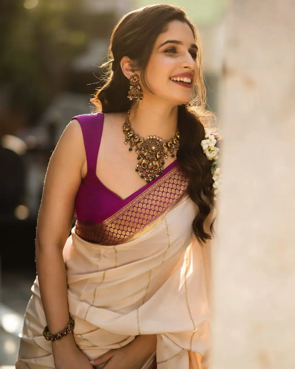 Off White Soft Lichi Silk Rich Pallu Border Saree - Image 3