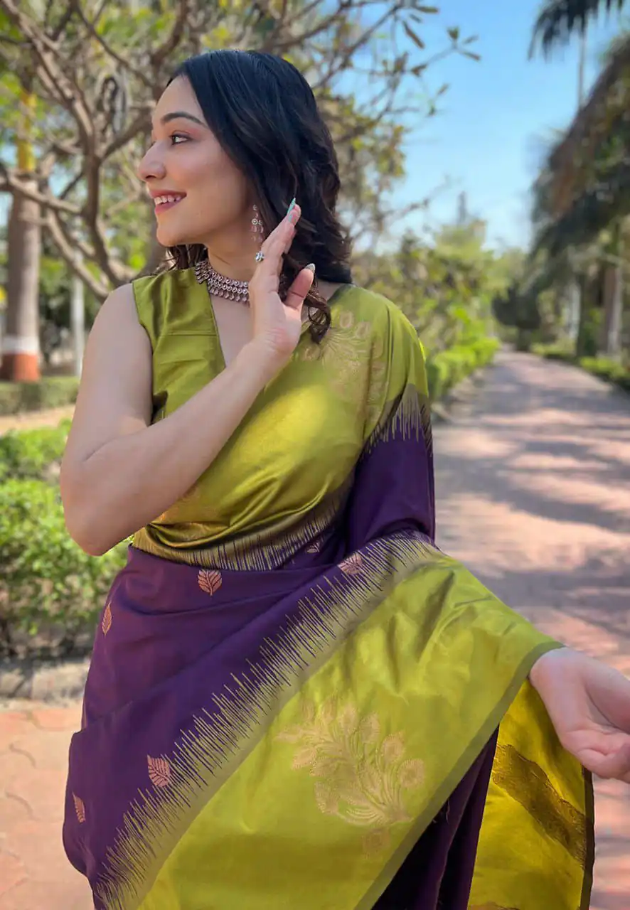 Purple Lichi Silk Jacquard Saree - Image 3