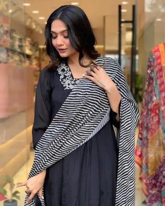 Elegant Black Maslin Mirror Work Salwar Suit - Image 2