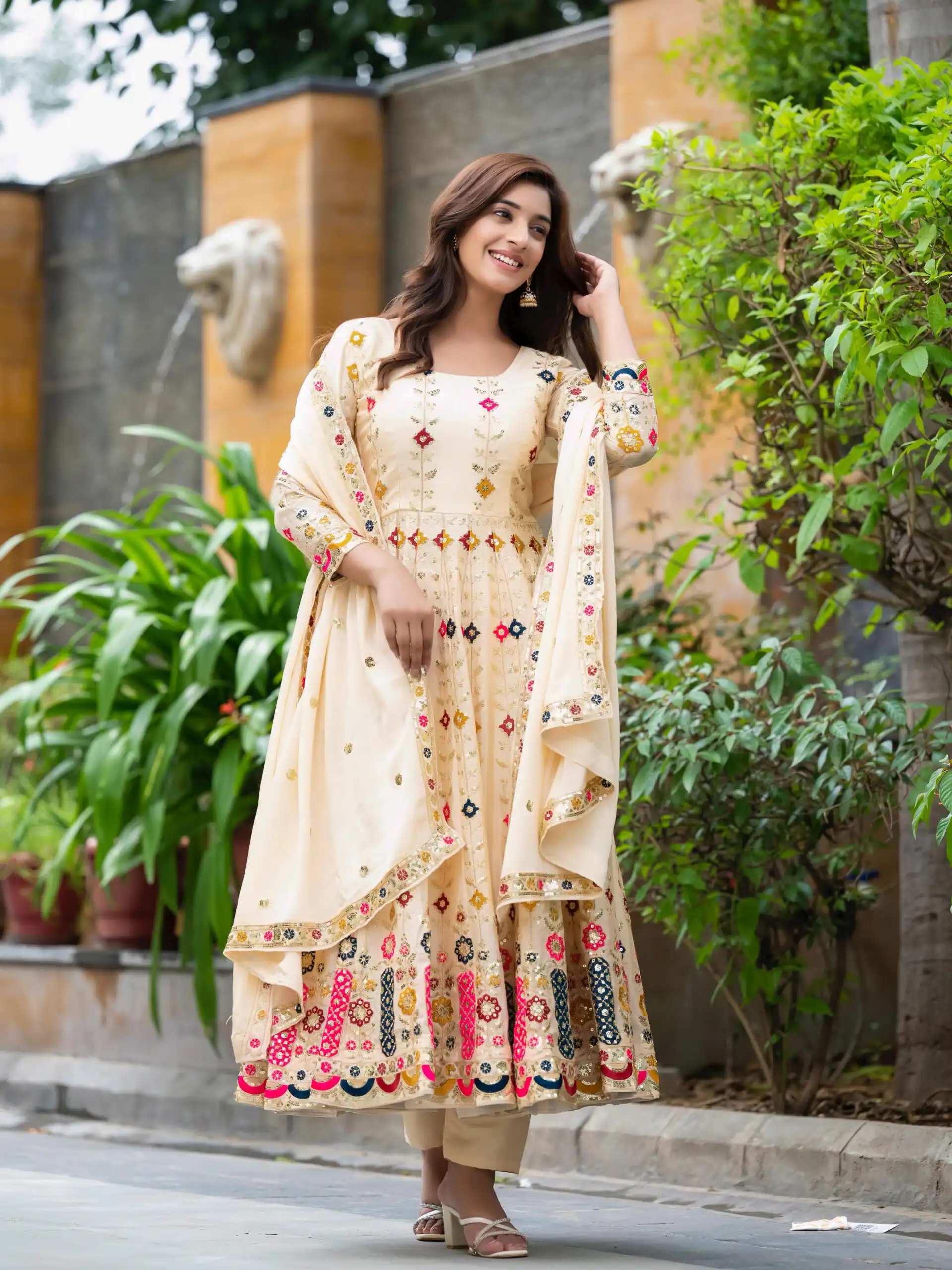 Cream Chinon Silk Cut Work Embroidery Anarkali Suit - Image 5