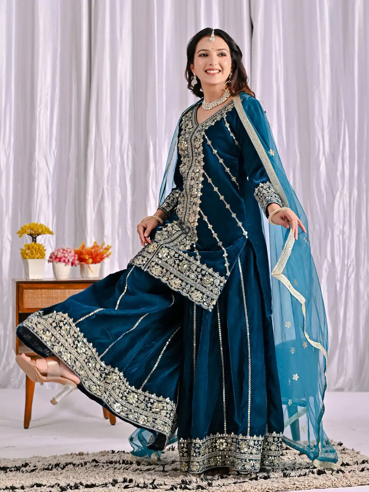Navy Blue Viscous Velvet  Embroidery Work Salwar Suit - Image 6
