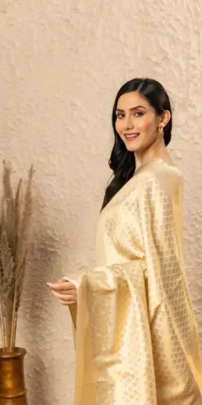 KPR 073 Off White Soft Lichi Silk Saree Perfect for Wedding, Party, Reception, Diwali, Ethnic Day – . Affordable Price ₹1299. Delivery 4-6 Working Days. | Creative Sarees, Bollywood Sarees, Designer Sarees, Embroidered Sarees, Ethnic Saree, Modern Digital sarees, Party Wear Sarees, Sarees