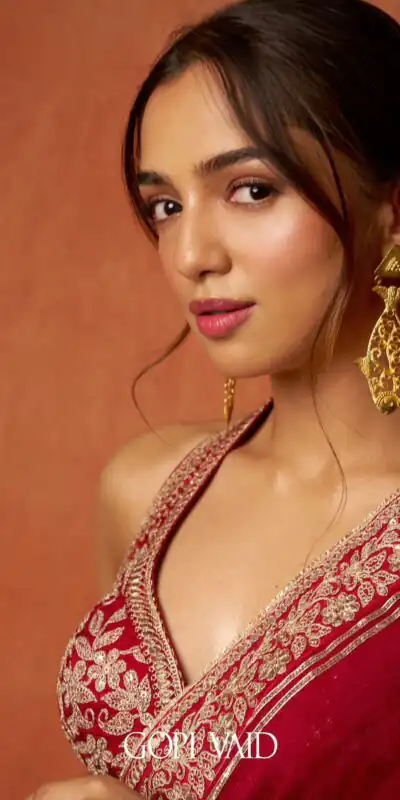 NC 5531 Red Soft Rangoli Silk Saree with Embroidery Work & Lace Work. Special Price ₹1949. Delivery 4-6 Working Days. Shop now. | Creative Sarees, Bollywood Sarees, Designer Sarees, Embroidered Sarees, Ethnic Saree, Modern Digital sarees, Party Wear Sarees, Sarees