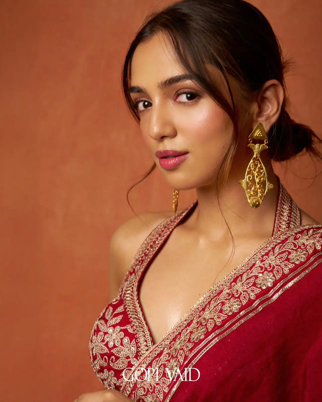 NC 5531 Red Soft Rangoli Silk Saree with Embroidery Work & Lace Work. Special Price ₹1949. Delivery 4-6 Working Days. Shop now. | Creative Sarees, Bollywood Sarees, Designer Sarees, Embroidered Sarees, Ethnic Saree, Modern Digital sarees, Party Wear Sarees, Sarees