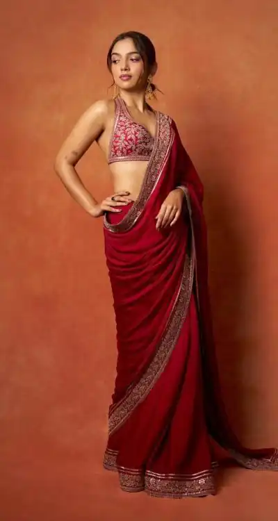 NC 5531 Red Soft Rangoli Silk Saree with Embroidery Work & Lace Work. Special Price ₹1949. Delivery 4-6 Working Days. Shop now. | Creative Sarees, Bollywood Sarees, Designer Sarees, Embroidered Sarees, Ethnic Saree, Modern Digital sarees, Party Wear Sarees, Sarees