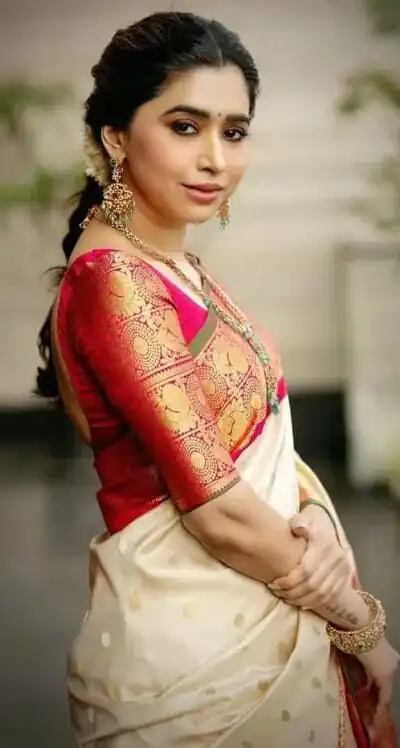 KPR 273 Off White Soft Lichi Silk Saree Perfect for Wedding, Party, Reception, Diwali, Ethnic Day – . Affordable Price ₹1449. Delivery 4-6 Working Days. | Creative Sarees, Bollywood Sarees, Designer Sarees, Embroidered Sarees, Ethnic Saree, Modern Digital sarees, Party Wear Sarees, Sarees