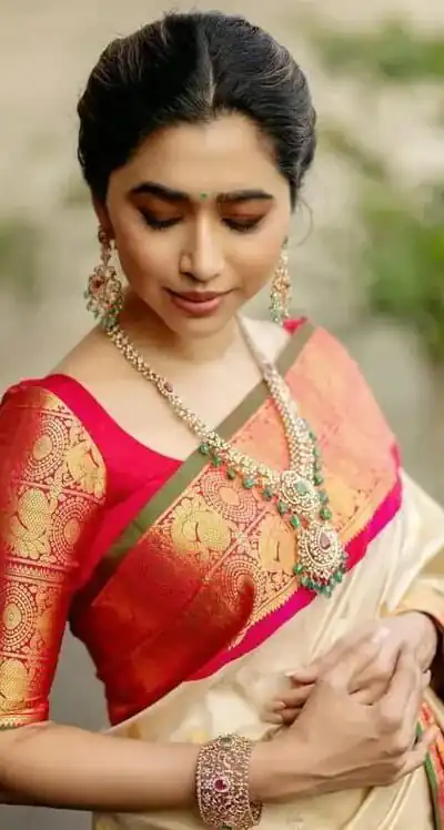 KPR 273 Off White Soft Lichi Silk Saree Perfect for Wedding, Party, Reception, Diwali, Ethnic Day – . Affordable Price ₹1449. Delivery 4-6 Working Days. | Creative Sarees, Bollywood Sarees, Designer Sarees, Embroidered Sarees, Ethnic Saree, Modern Digital sarees, Party Wear Sarees, Sarees