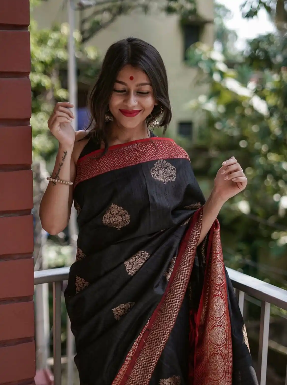 KPR 282 Black Soft Lichi Silk Saree Perfect for Wedding, Party, Reception, Diwali, Ethnic Day – . Affordable Price ₹1449. Delivery 4-6 Working Days. | Creative Sarees, Bollywood Sarees, Designer Sarees, Embroidered Sarees, Ethnic Saree, Modern Digital sarees, Party Wear Sarees, Sarees