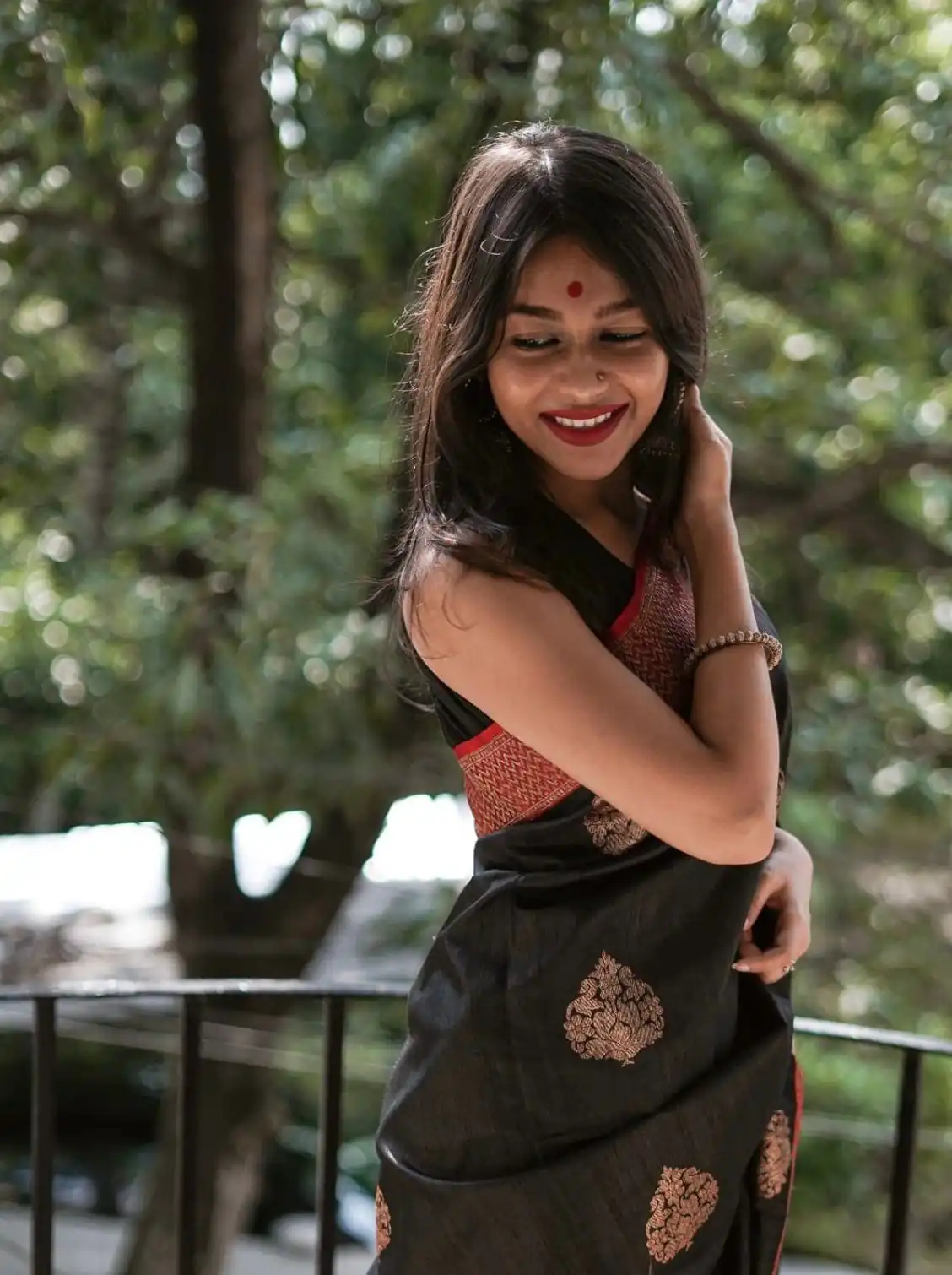 KPR 282 Black Soft Lichi Silk Saree Perfect for Wedding, Party, Reception, Diwali, Ethnic Day – . Affordable Price ₹1449. Delivery 4-6 Working Days. | Creative Sarees, Bollywood Sarees, Designer Sarees, Embroidered Sarees, Ethnic Saree, Modern Digital sarees, Party Wear Sarees, Sarees