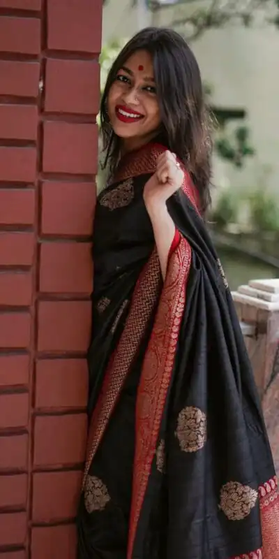 KPR 282 Black Soft Lichi Silk Saree Perfect for Wedding, Party, Reception, Diwali, Ethnic Day – . Affordable Price ₹1449. Delivery 4-6 Working Days. | Creative Sarees, Bollywood Sarees, Designer Sarees, Embroidered Sarees, Ethnic Saree, Modern Digital sarees, Party Wear Sarees, Sarees