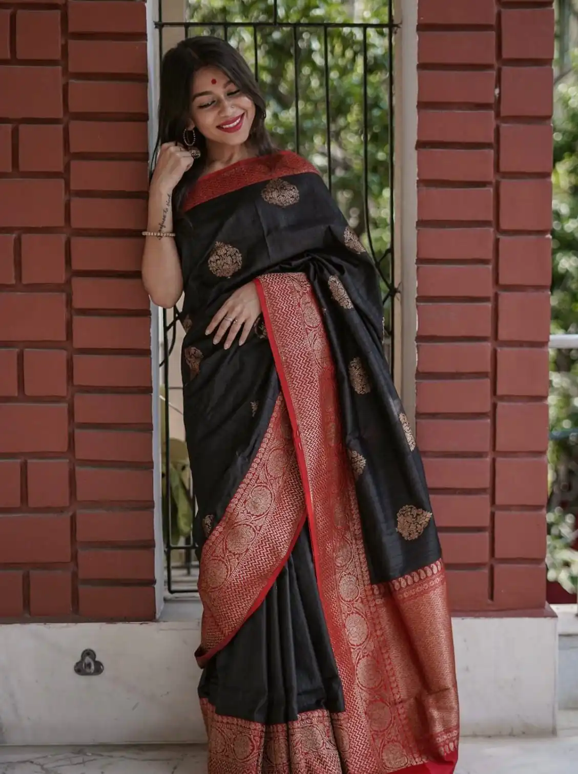 KPR 282 Black Soft Lichi Silk Saree Perfect for Wedding, Party, Reception, Diwali, Ethnic Day – . Affordable Price ₹1449. Delivery 4-6 Working Days. | Creative Sarees, Bollywood Sarees, Designer Sarees, Embroidered Sarees, Ethnic Saree, Modern Digital sarees, Party Wear Sarees, Sarees