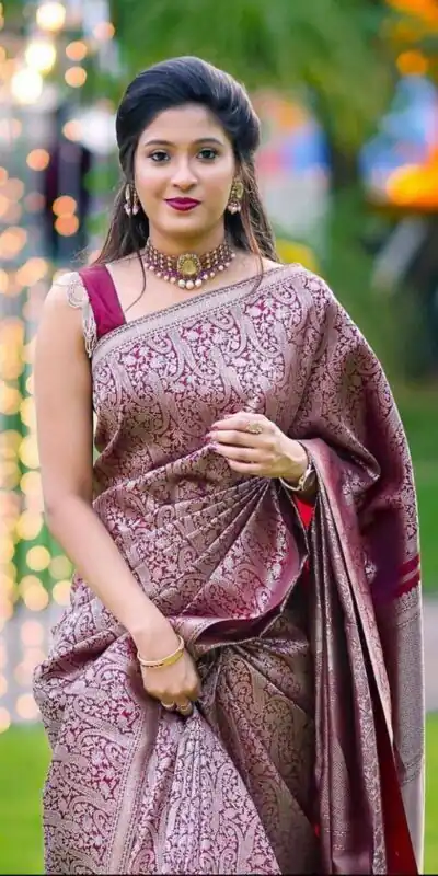 KPR 125 Wine Soft Lichi Silk Saree Perfect for Wedding, Party, Reception, Diwali, Ethnic Day – . Affordable Price ₹1299. Delivery 4-6 Working Days. | Creative Sarees, Bollywood Sarees, Designer Sarees, Embroidered Sarees, Ethnic Saree, Modern Digital sarees, Party Wear Sarees, Sarees