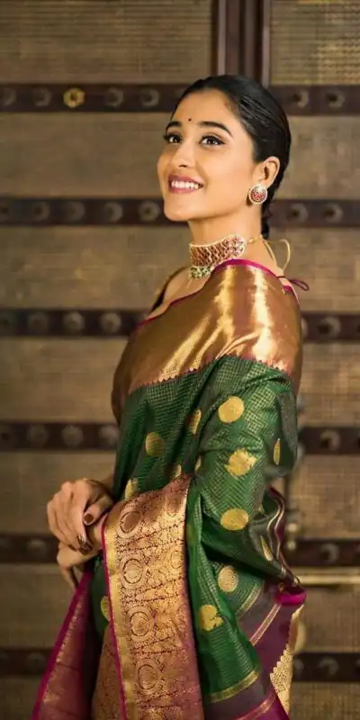 KPR 030 Green Color Soft Lichi Silk Saree with Lace Border & Lace Work. Best Price ₹1499. Delivery 4-6 Working Days. Shop now. | Creative Sarees, Bollywood Sarees, Designer Sarees, Embroidered Sarees, Ethnic Saree, Modern Digital sarees, Party Wear Sarees, Sarees