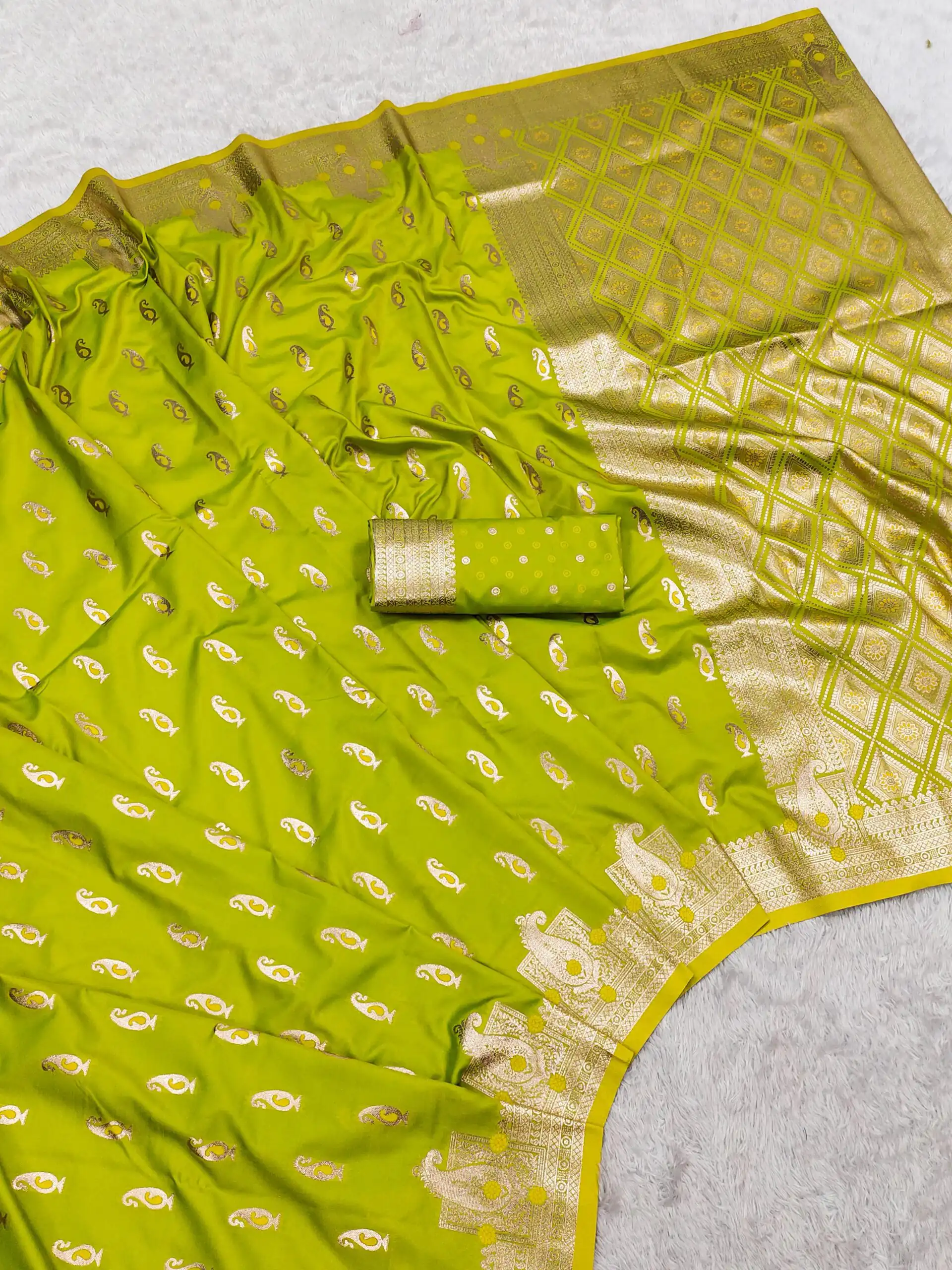 MB 41 Lemon Yellow Color Green Banarasi Silk Zari Weaving Saree . Wedding, Party, Festive, Available at ₹1849 only. Delivery 4-6 Working Days. Shop now. | Creative Sarees, Bollywood Sarees, Designer Sarees, Embroidered Sarees, Ethnic Saree, Modern Digital sarees, Party Wear Sarees, Sarees
