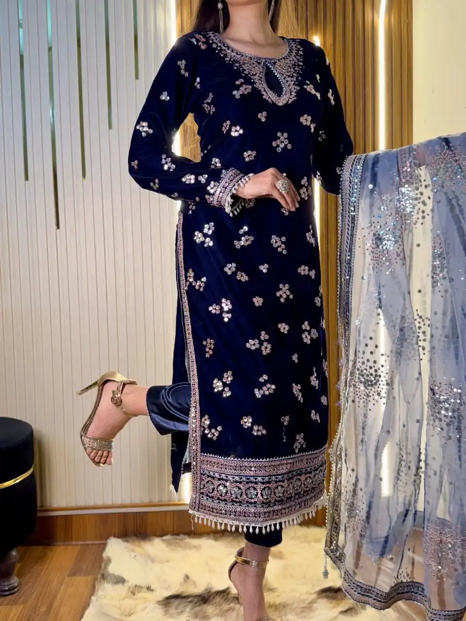 Navy Blue 9000 Velvet Embroidery Lace Work Salwar Suit - Image 3