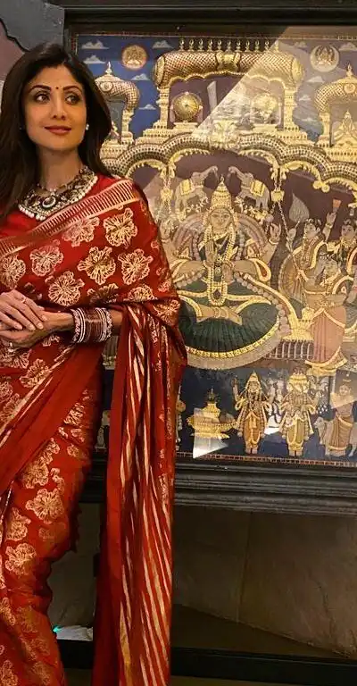 KT 148 Red Color Dolla Silk Foil Printed Saree Designer Work. Online Best Price ₹1474. Delivery 4-6 Working Days. Shop now. | Creative Sarees, Bollywood Sarees, Designer Sarees, Embroidered Sarees, Ethnic Saree, Modern Digital sarees, Party Wear Sarees, Sarees