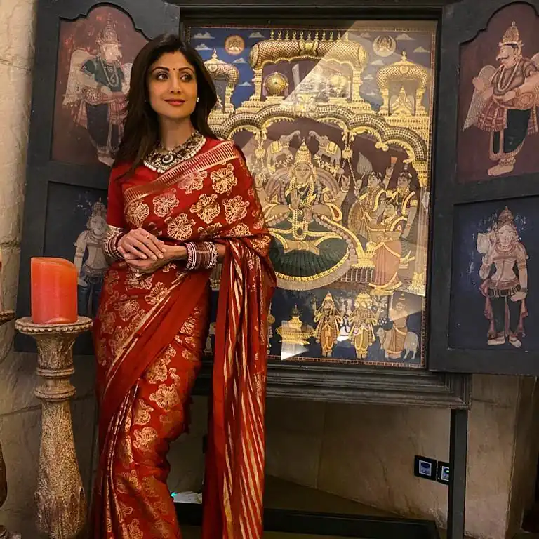 KT 148 Red Color Dolla Silk Foil Printed Saree Designer Work. Online Best Price ₹1474. Delivery 4-6 Working Days. Shop now. | Creative Sarees, Bollywood Sarees, Designer Sarees, Embroidered Sarees, Ethnic Saree, Modern Digital sarees, Party Wear Sarees, Sarees