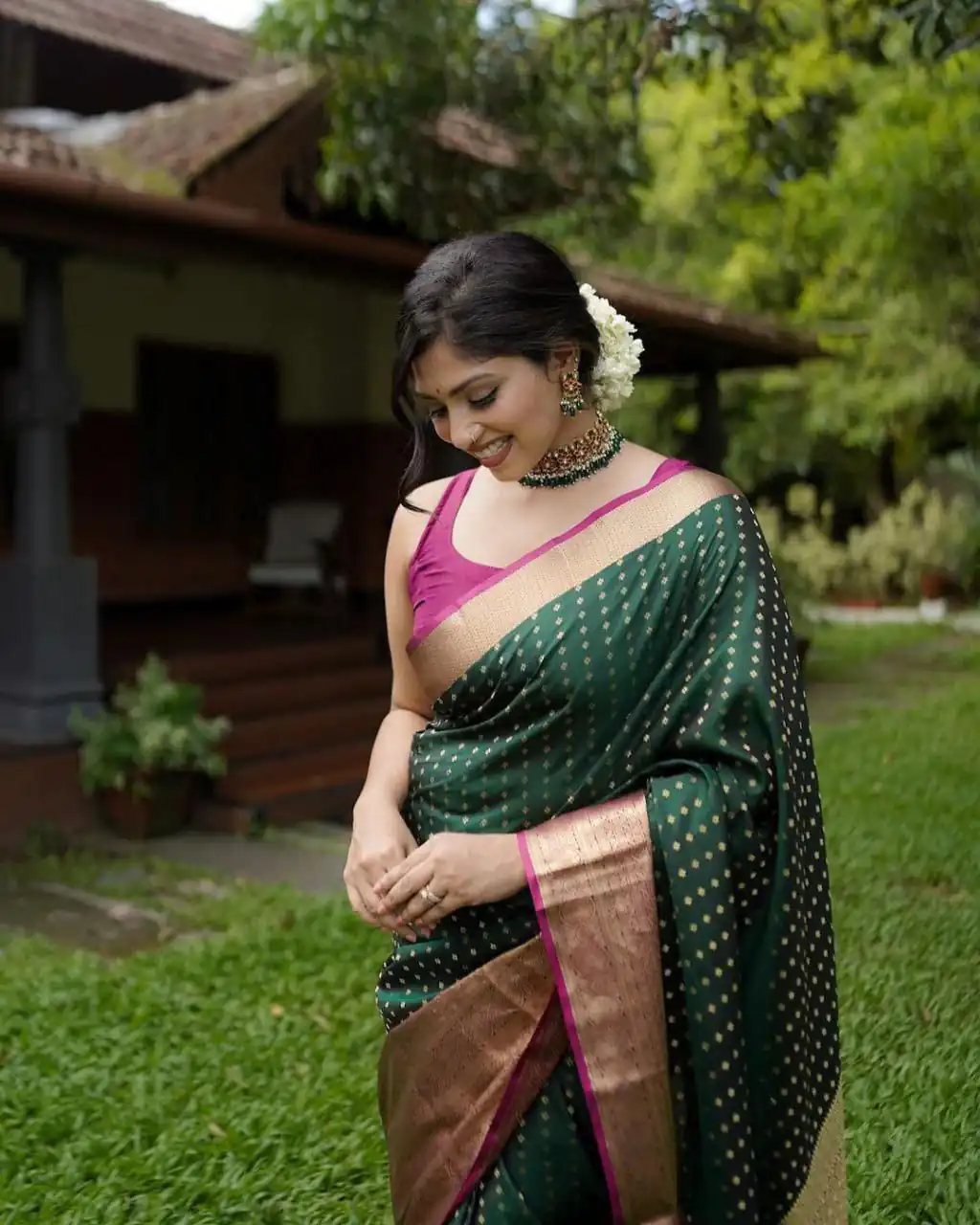 Pretty Green Soft Lichi Silk Jacquard Work Saree - Image 4