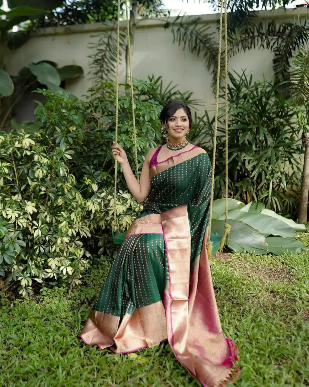 Pretty Green Soft Lichi Silk Jacquard Work Saree - Image 3