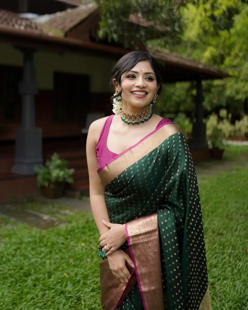 Pretty Green Soft Lichi Silk Jacquard Work Saree - Image 5