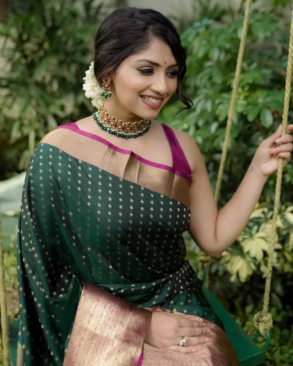Pretty Green Soft Lichi Silk Jacquard Work Saree - Image 8