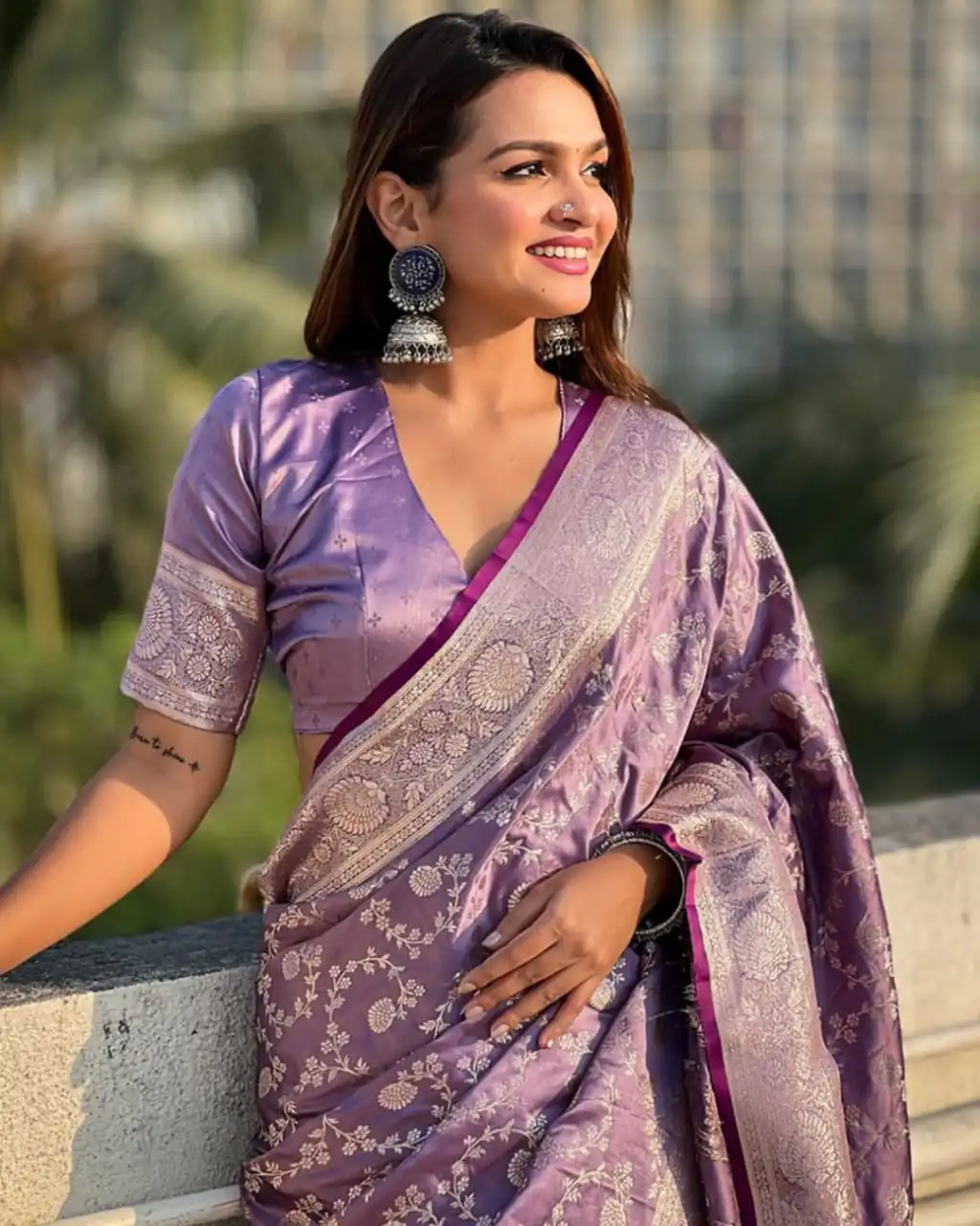 Unique Lavender Lichi Silk Jacquard Work Saree - Image 2