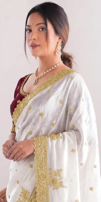 JR 666 White Fendy Satin Saree Perfect for Wedding, Party, Durga Puja, Raksha Bandhan, Sangeet – . Festive Deal ₹1949. Delivery 4-6 Working Days. | Creative Sarees, Bollywood Sarees, Designer Sarees, Embroidered Sarees, Ethnic Saree, Modern Digital sarees, Party Wear Sarees, Sarees