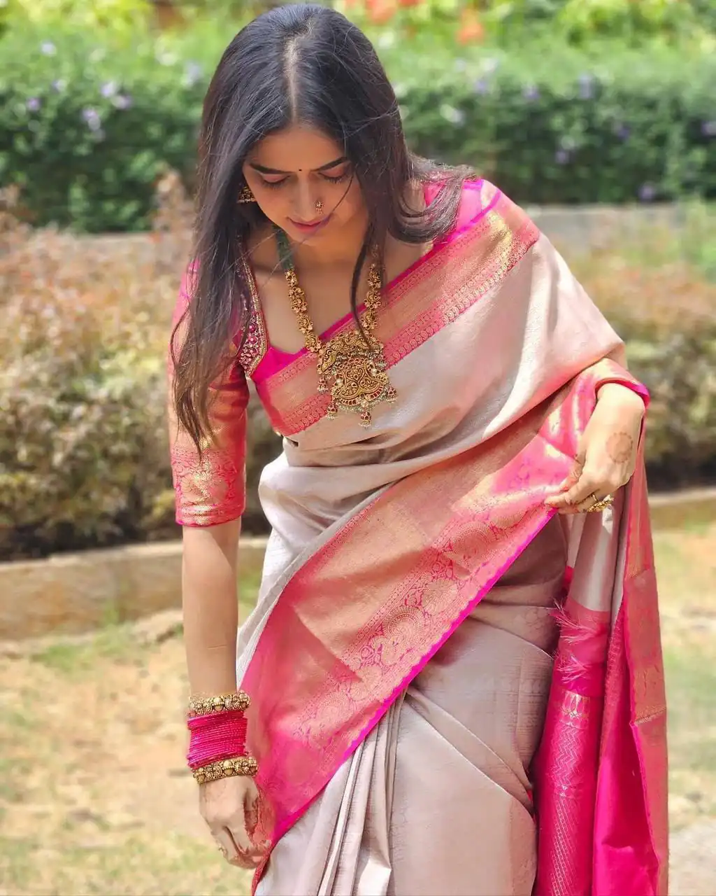 Glowing Silver Soft Lichi Silk Jacquard Work Saree - Image 2