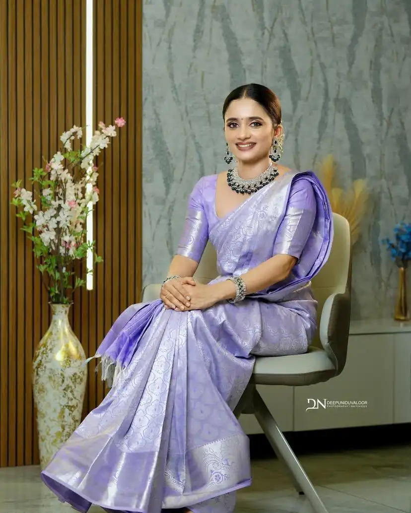 Shiny Lavender Soft Lichi Silk Jacquard Lace Work Saree - Image 8